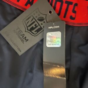NEW with tags - New England Patriots Nike leggings. Size small.